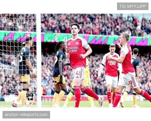 赖斯英超赛季再显神勇，稳固中场核心地位