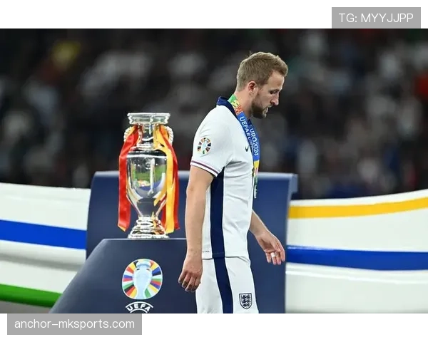 罗德里：2024欧洲杯冠军与最佳球员的国家队巅峰解析