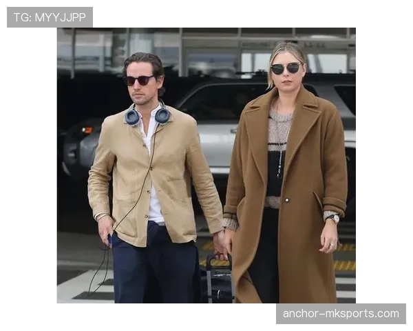 莎拉波娃机场拉个行李箱比我房租还贵是真敢花啊！