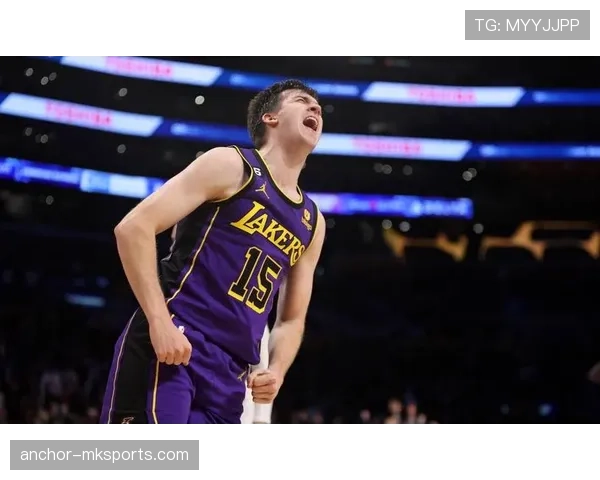 奥斯汀·里夫斯利用挡拆创造得分机会，关键时刻投篮效率超越季后赛首轮表现