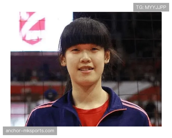 李盈莹训练完啃鸡腿的样子，真不像拿过那么多冠军的人